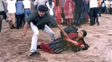 Zasłona do filmu "கில்லி" #1100811