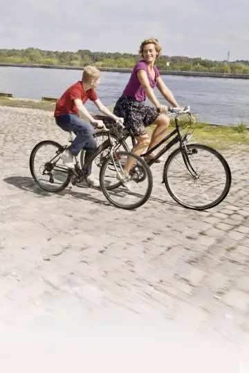 Chłopiec na rowerze