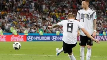 Zasłona do filmu "Kroos" #1172951