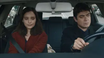Zasłona do filmu "Trzy piętra" #460631