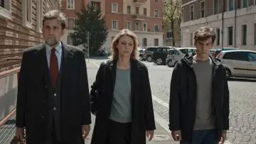 Zasłona do filmu "Trzy piętra" #460633