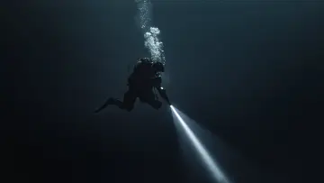 Zasłona do filmu "Pod powierzchnią" #263977
