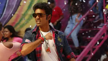 Zasłona do filmu "பட்டாஸ்" #1883345