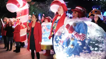 Zasłona do filmu "Christmas at Dollywood" #1870064