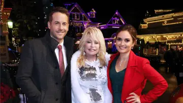 Zasłona do filmu "Christmas at Dollywood" #1870073