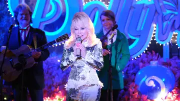Zasłona do filmu "Christmas at Dollywood" #1870078