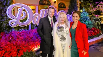 Zasłona do filmu "Christmas at Dollywood" #1870104