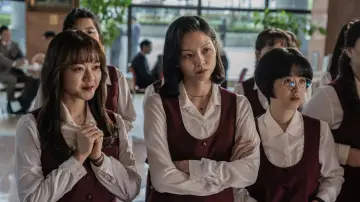 Zasłona do filmu "삼진그룹 영어토익반" #947741