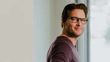 Zasłona do filmu "Escaping the NXIVM Cult: A Mother