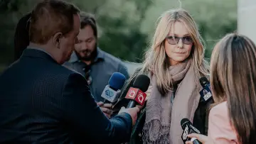 Zasłona do filmu "Escaping the NXIVM Cult: A Mother