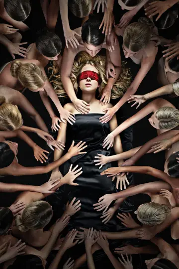 Plakat do filmu "Escaping the NXIVM Cult: A Mother