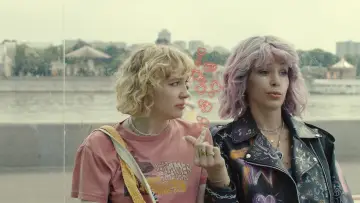 Zasłona do filmu "Это всё она!" #1786123