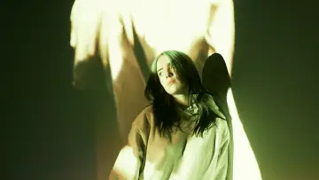 Zasłona do filmu "Billie Eilish: Świat lekko zamglony" #349657