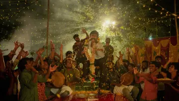 Zasłona do filmu "Jagame Thandhiram" #1088709
