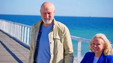 Zasłona do filmu "Nigdy nie jest za późno" #1871094