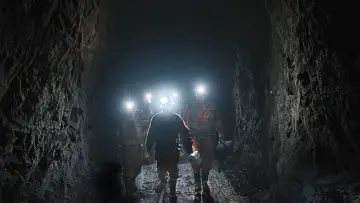 Zasłona do filmu "Pod ziemią" #474009