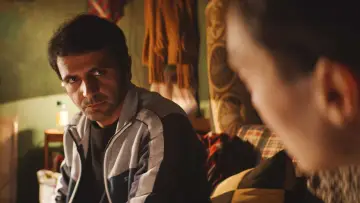 Zasłona do filmu "Wśród wyschniętych traw" #192434