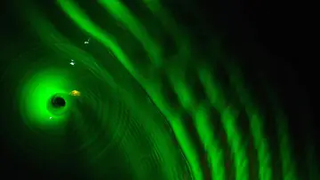 Zasłona do filmu "Black Holes: The Edge of All We Know" #1860997