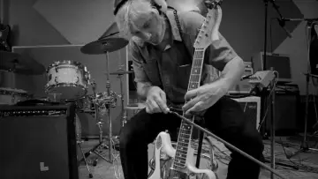 Zasłona do filmu "Hello Hello Hello: Lee Ranaldo, Electric Trim" #1145137