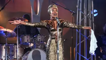 Zasłona do filmu "Whitney Houston: I Wanna Dance with Somebody" #897346
