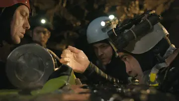 Zasłona do filmu "Trzynaście Żyć" #431678