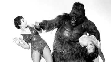 Zasłona do filmu "Gorilla at Large" #1573634
