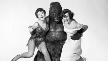 Zasłona do filmu "Gorilla at Large" #1573635