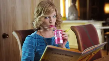 Zasłona do filmu "Niegrzeczna dziewczyna" #433894