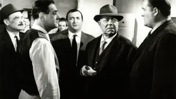 Zasłona do filmu "Maigret voit rouge" #1843871