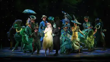 Zasłona do filmu "ShowBusiness: The Road to Broadway" #1811320