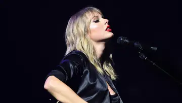 Zasłona do filmu "Taylor Swift City of Lover Concert" #456682