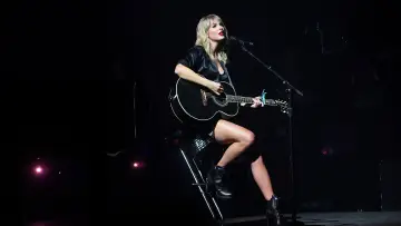Zasłona do filmu "Taylor Swift City of Lover Concert" #456683