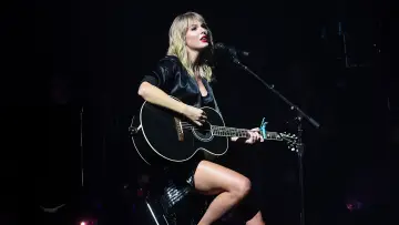 Zasłona do filmu "Taylor Swift City of Lover Concert" #456684