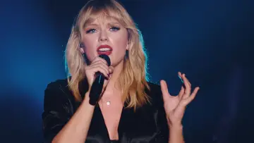 Zasłona do filmu "Taylor Swift City of Lover Concert" #456685