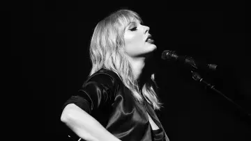 Zasłona do filmu "Taylor Swift City of Lover Concert" #456687