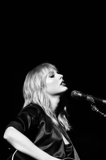 Plakat do filmu "Taylor Swift City of Lover Concert" #483599