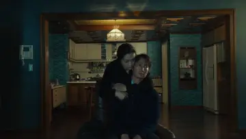Zasłona do filmu "Podejrzana" #840672
