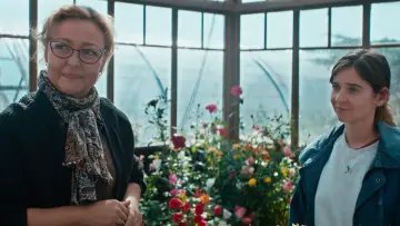 Zasłona do filmu "Usłane różami" #445686