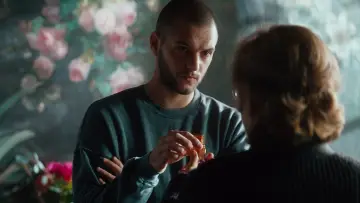 Zasłona do filmu "Usłane różami" #445692
