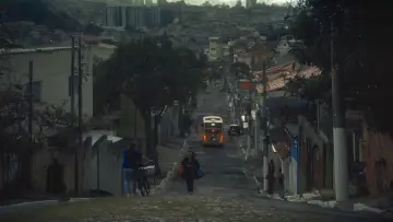 Zasłona do filmu "Cidade; Campo" #368620