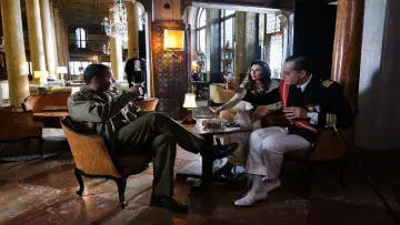 Zasłona do filmu "Za rzekę, w cień drzew" #341188