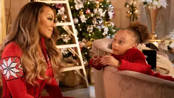 Zasłona do filmu "Magiczne święta z Mariah Carey" #888349