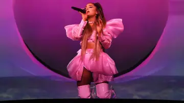 Zasłona do filmu "ariana grande: excuse me, i love you" #440200