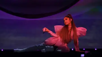 Zasłona do filmu "ariana grande: excuse me, i love you" #440204