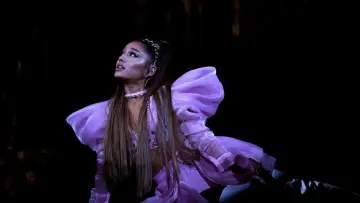 Zasłona do filmu "ariana grande: excuse me, i love you" #440206