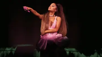 Zasłona do filmu "ariana grande: excuse me, i love you" #440210