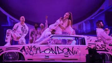 Zasłona do filmu "ariana grande: excuse me, i love you" #440213