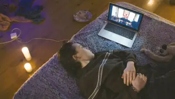Zasłona do filmu "We