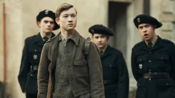 Zasłona do filmu "Cudowny chłopak. Biały ptak" #504556