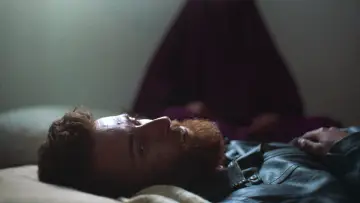 Zasłona do filmu "Do kogo należę?" #1082635